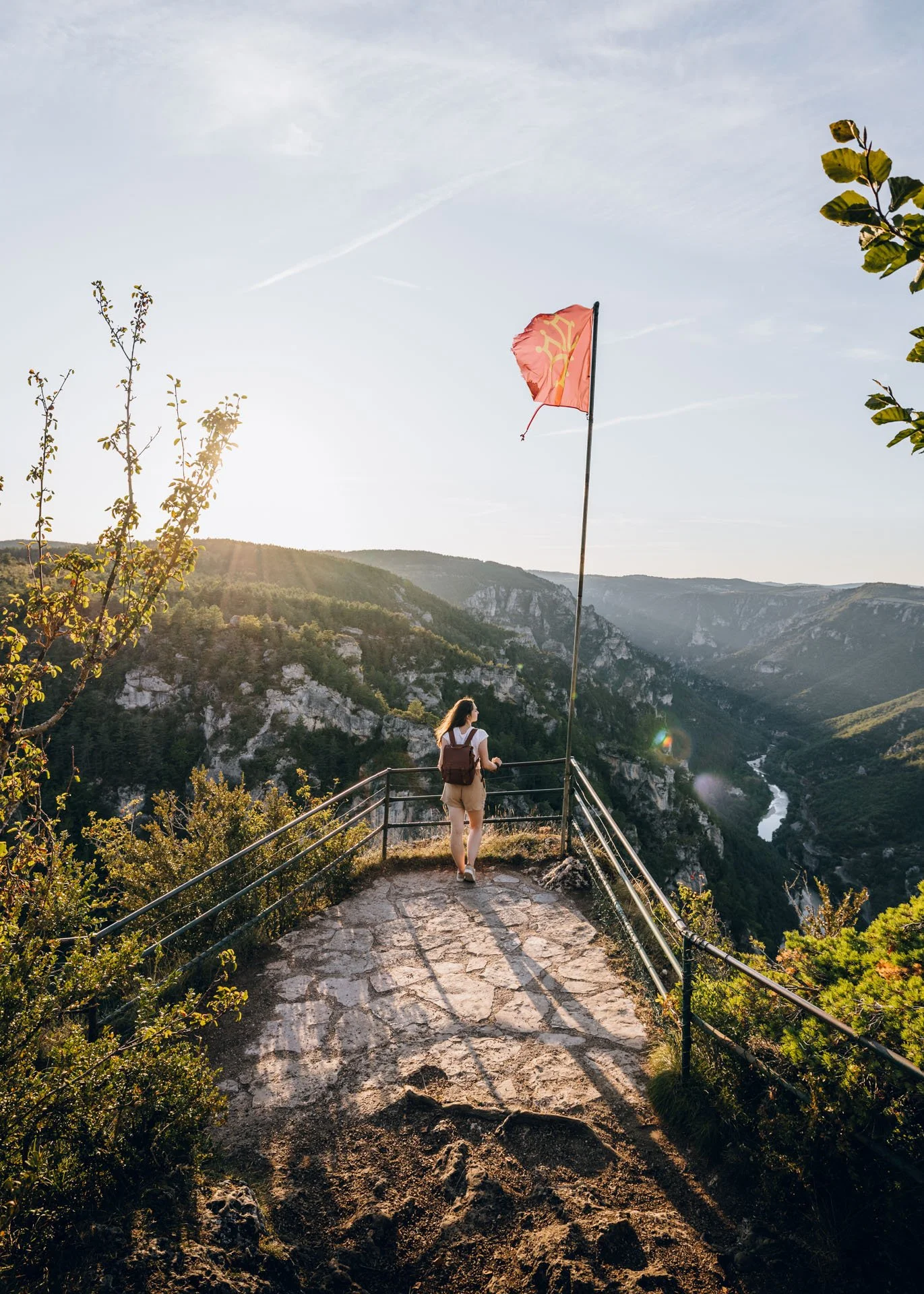 partez à la découverte de la lozère : paysages naturels, villages authentiques et activités en plein air. préparez votre voyage en lozère et vivez une expérience inoubliable au cœur de l’occitanie.